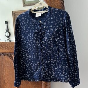Anthropologie Maeve blue floral shirt. Bust 20” and length 22”. Like new